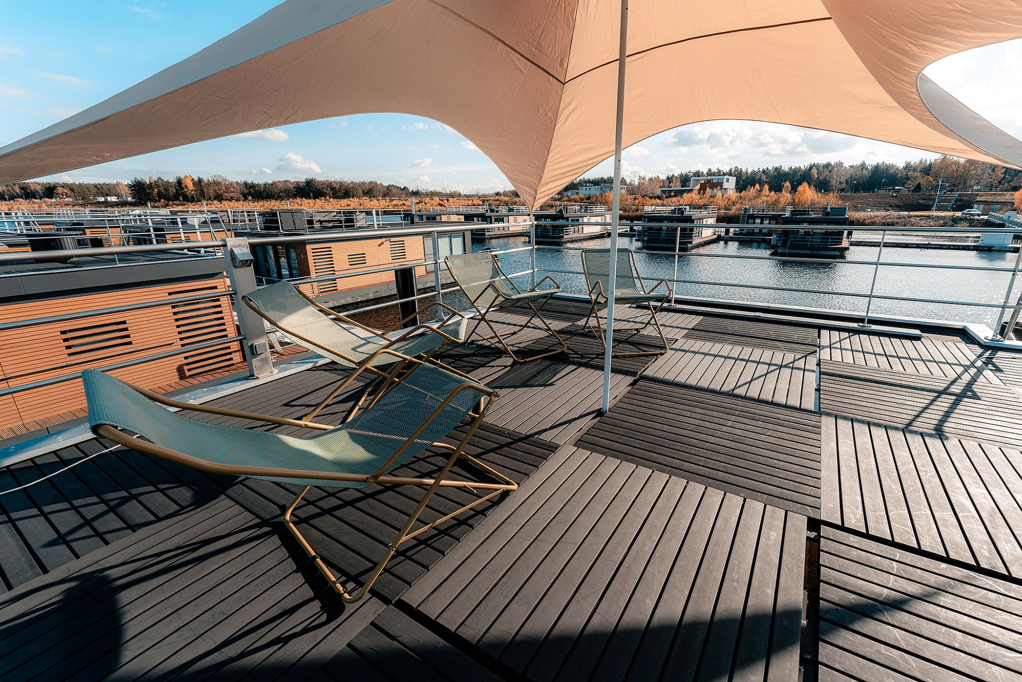 floating-house-baerwalder-see-dachterrasse-paradise-urlaub-de