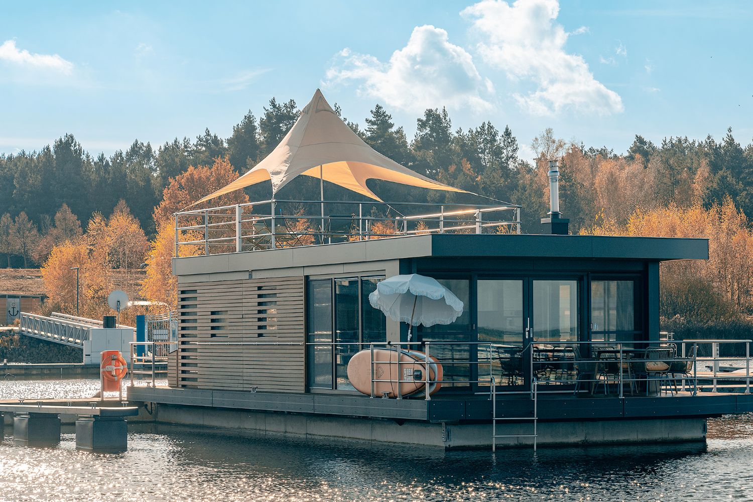 floating-house-peenemuende-titelansicht-paradise-urlaub-de