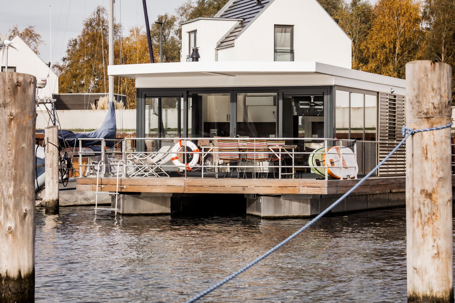 floating-house-peenemuende-titelansicht-paradise-urlaub-de Besondere Ferienunterkünfte, Floatinghouse Paradise LP9 auf Usedom